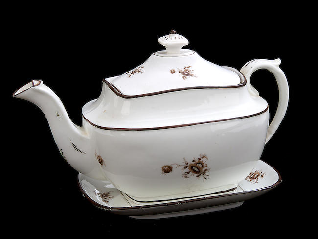 A Swansea teapot, cover and stand, circa 1815-17