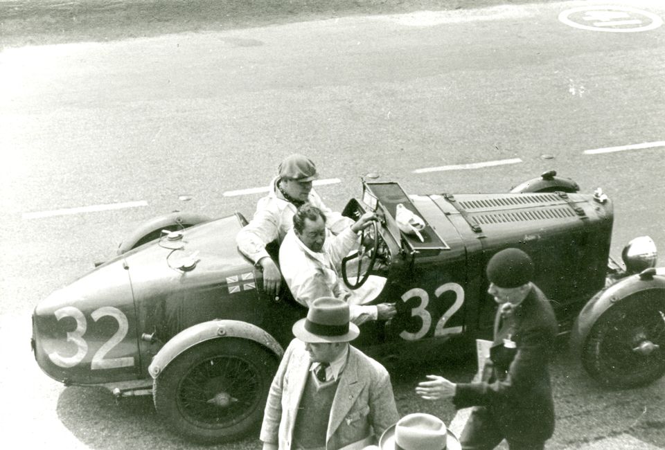 Engagée aux 24 Heures du Mans 1935 par l'usine, 5e  de sa classe,Aston Martin Ulster Sports deux places 1935