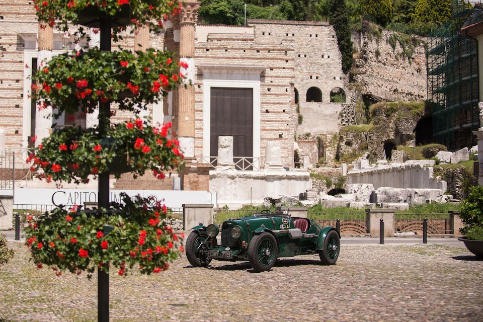 Engagée aux 24 Heures du Mans 1935 par l'usine, 5e  de sa classe,Aston Martin Ulster Sports deux places 1935