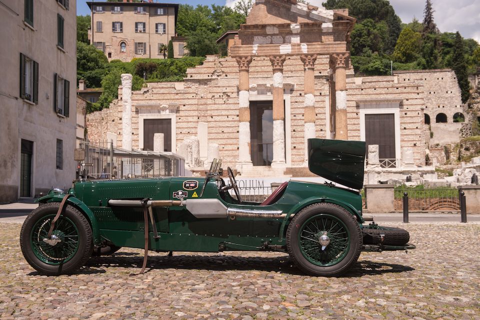 Engagée aux 24 Heures du Mans 1935 par l'usine, 5e  de sa classe,Aston Martin Ulster Sports deux places 1935