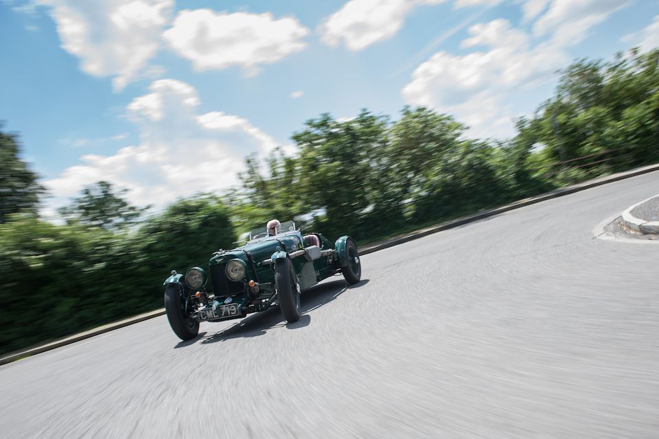 Engagée aux 24 Heures du Mans 1935 par l'usine, 5e  de sa classe,Aston Martin Ulster Sports deux places 1935