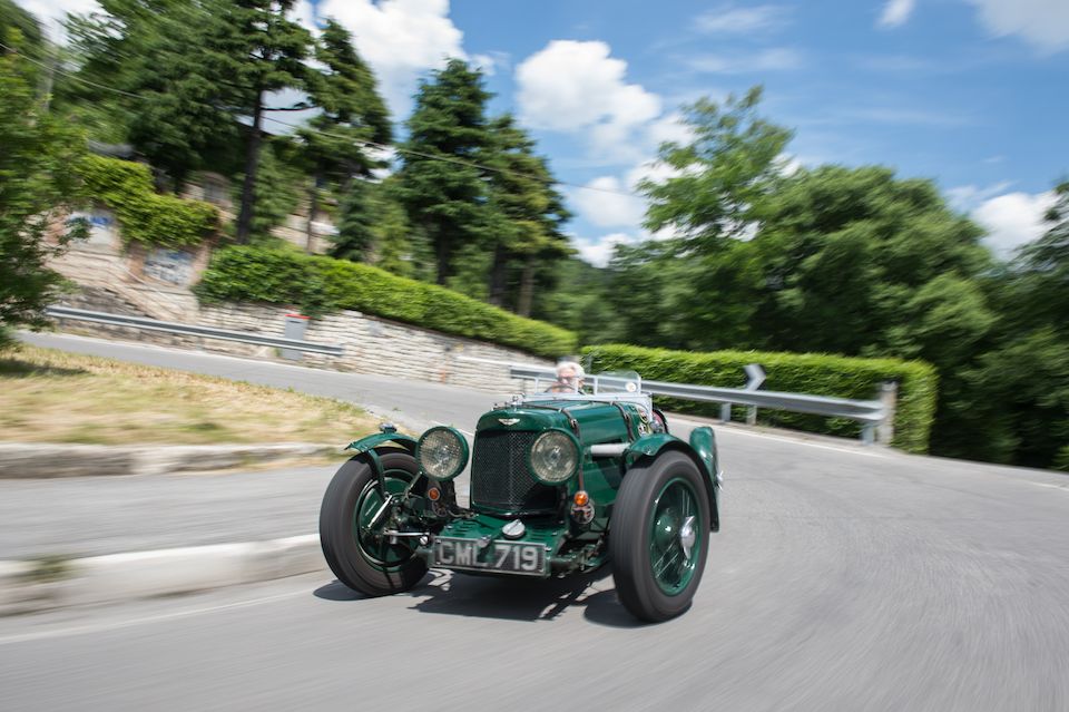 Engagée aux 24 Heures du Mans 1935 par l'usine, 5e  de sa classe,Aston Martin Ulster Sports deux places 1935