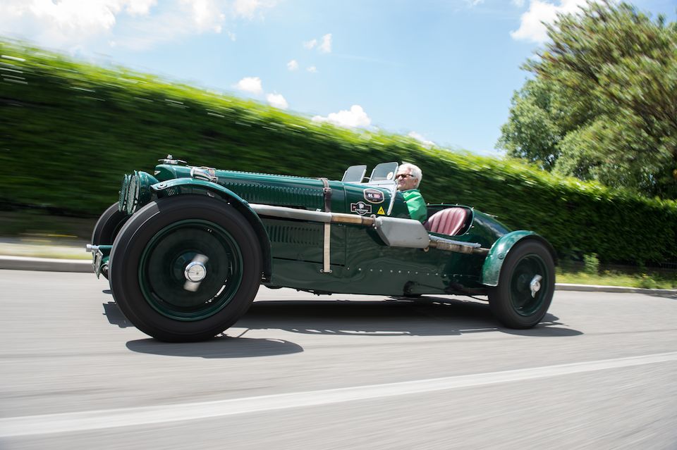 Engagée aux 24 Heures du Mans 1935 par l'usine, 5e  de sa classe,Aston Martin Ulster Sports deux places 1935