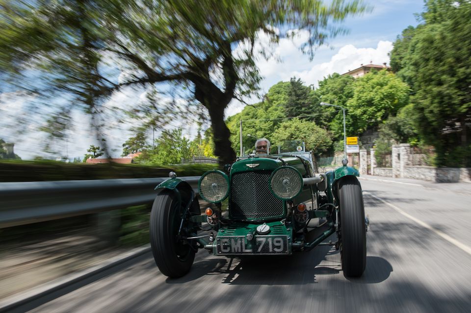 Engagée aux 24 Heures du Mans 1935 par l'usine, 5e  de sa classe,Aston Martin Ulster Sports deux places 1935
