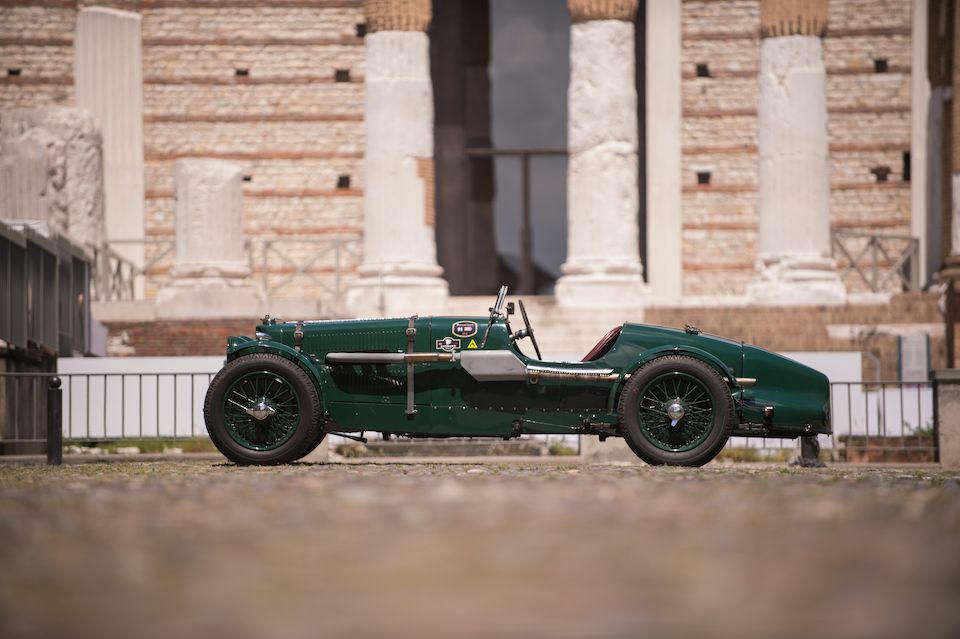 Engagée aux 24 Heures du Mans 1935 par l'usine, 5e  de sa classe,Aston Martin Ulster Sports deux places 1935