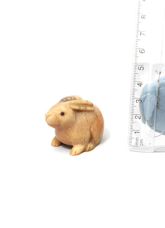 Bonhams : A bone netsuke of a rabbit 19th century
