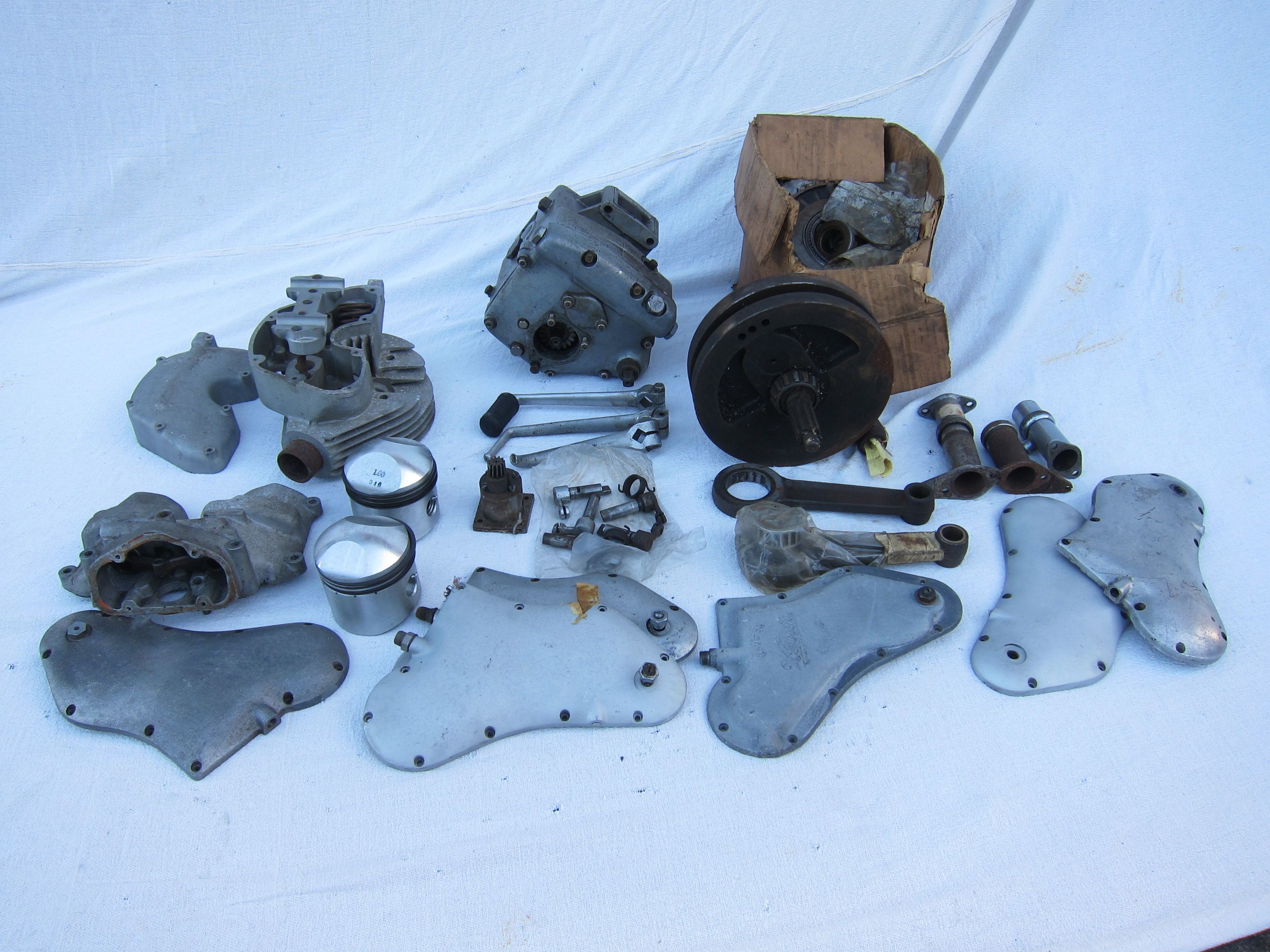 Bonhams Cars : Assorted Velocette engine and clutch parts, ((Qty))