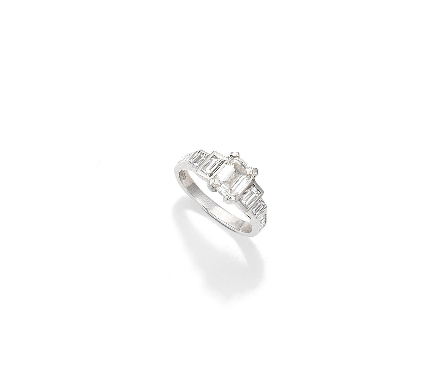 Bonhams A diamond ring