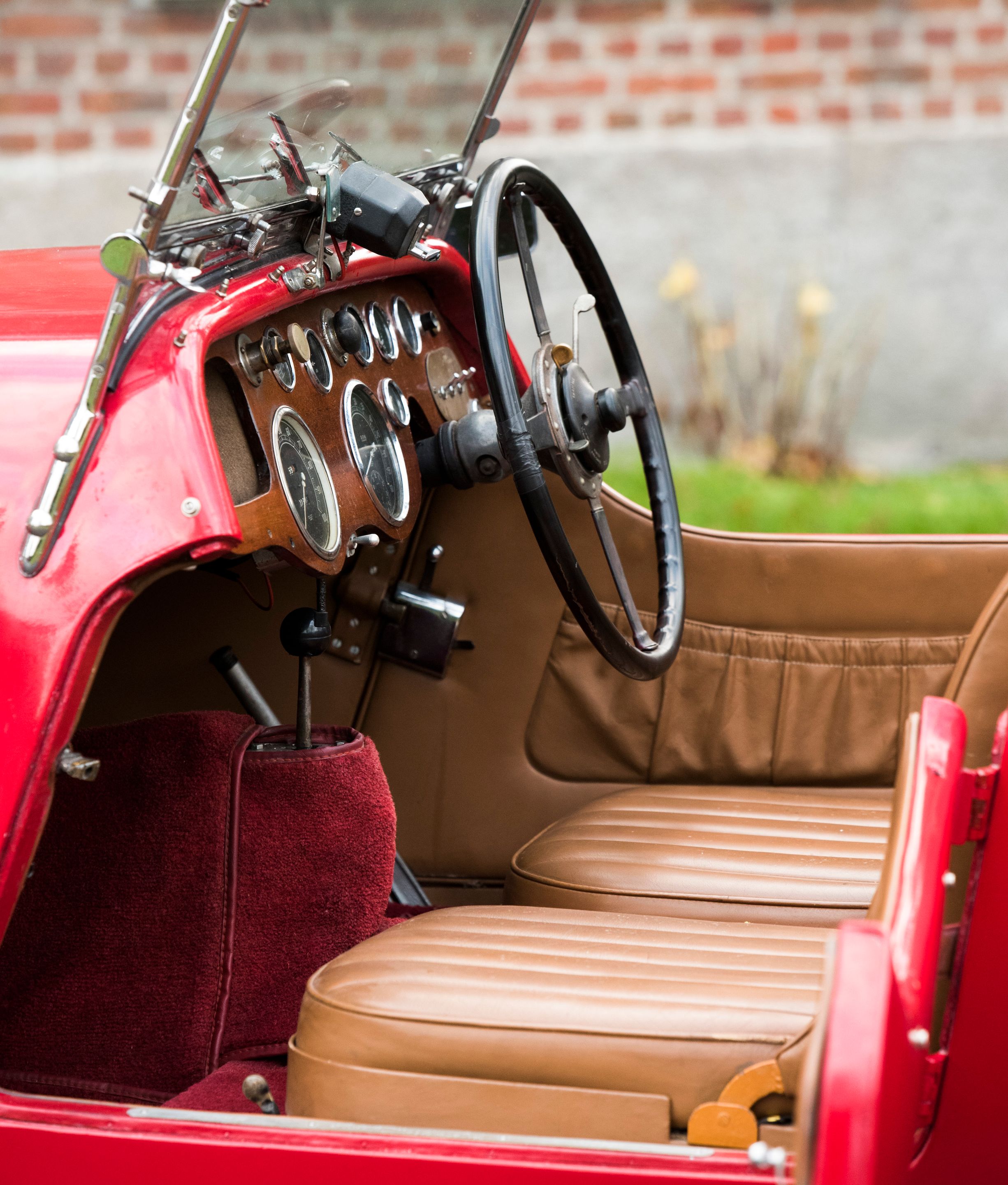 https://images1.bonhams.com/image?src=Images/live/2018-12/18/24832677-1-22.jpg