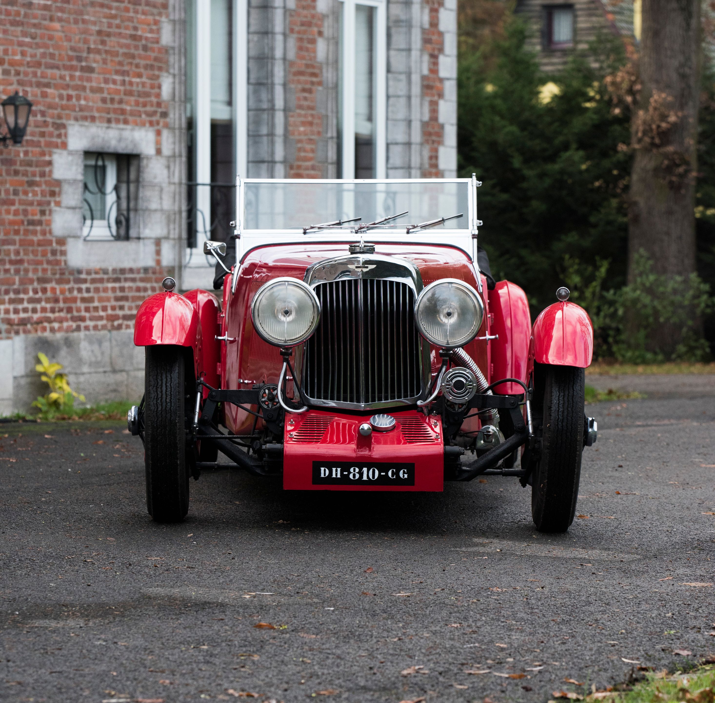 https://images1.bonhams.com/image?src=Images/live/2018-12/18/24832677-1-23.jpg