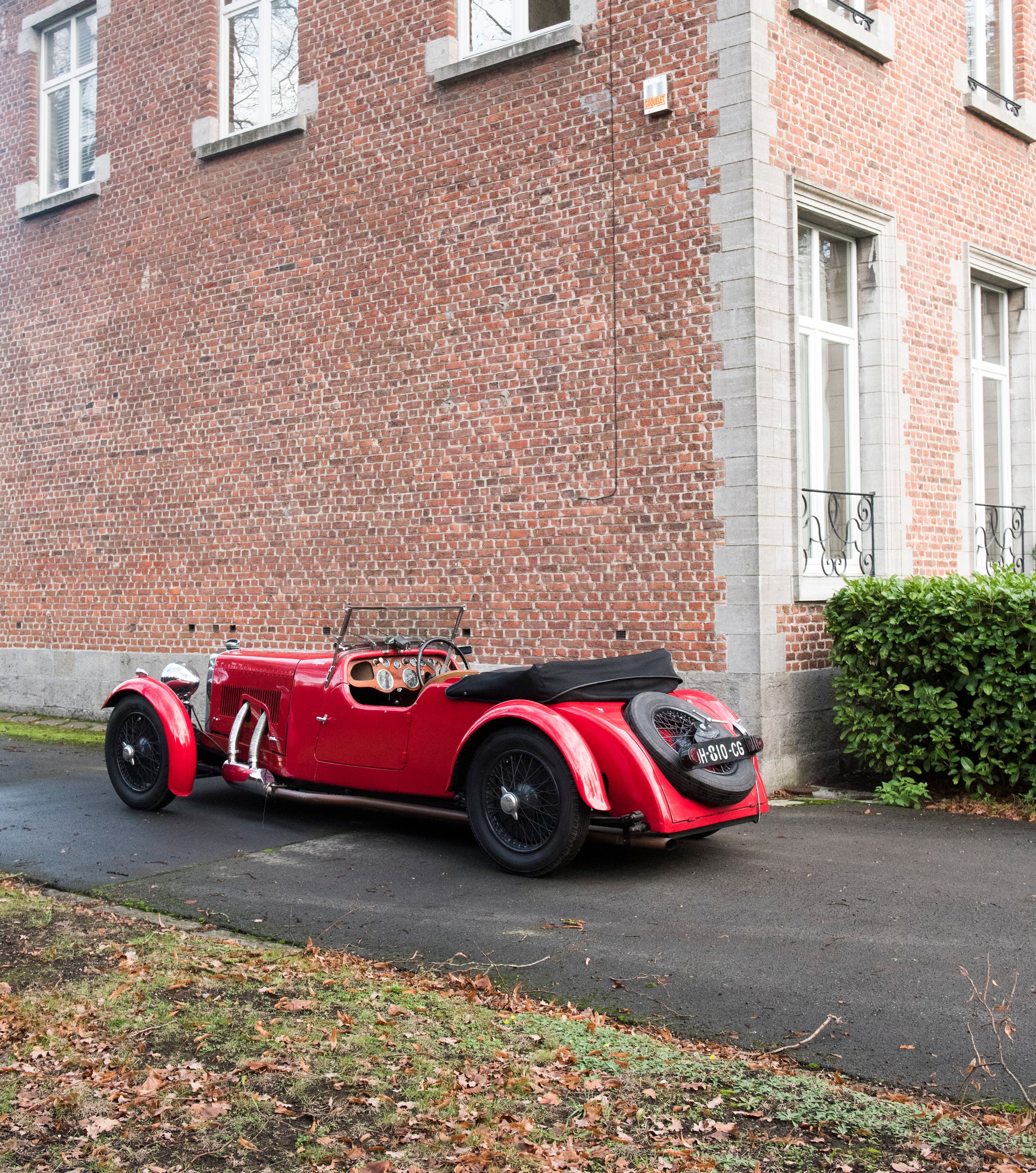 https://images1.bonhams.com/image?src=Images/live/2018-12/18/24832677-1-26.jpg