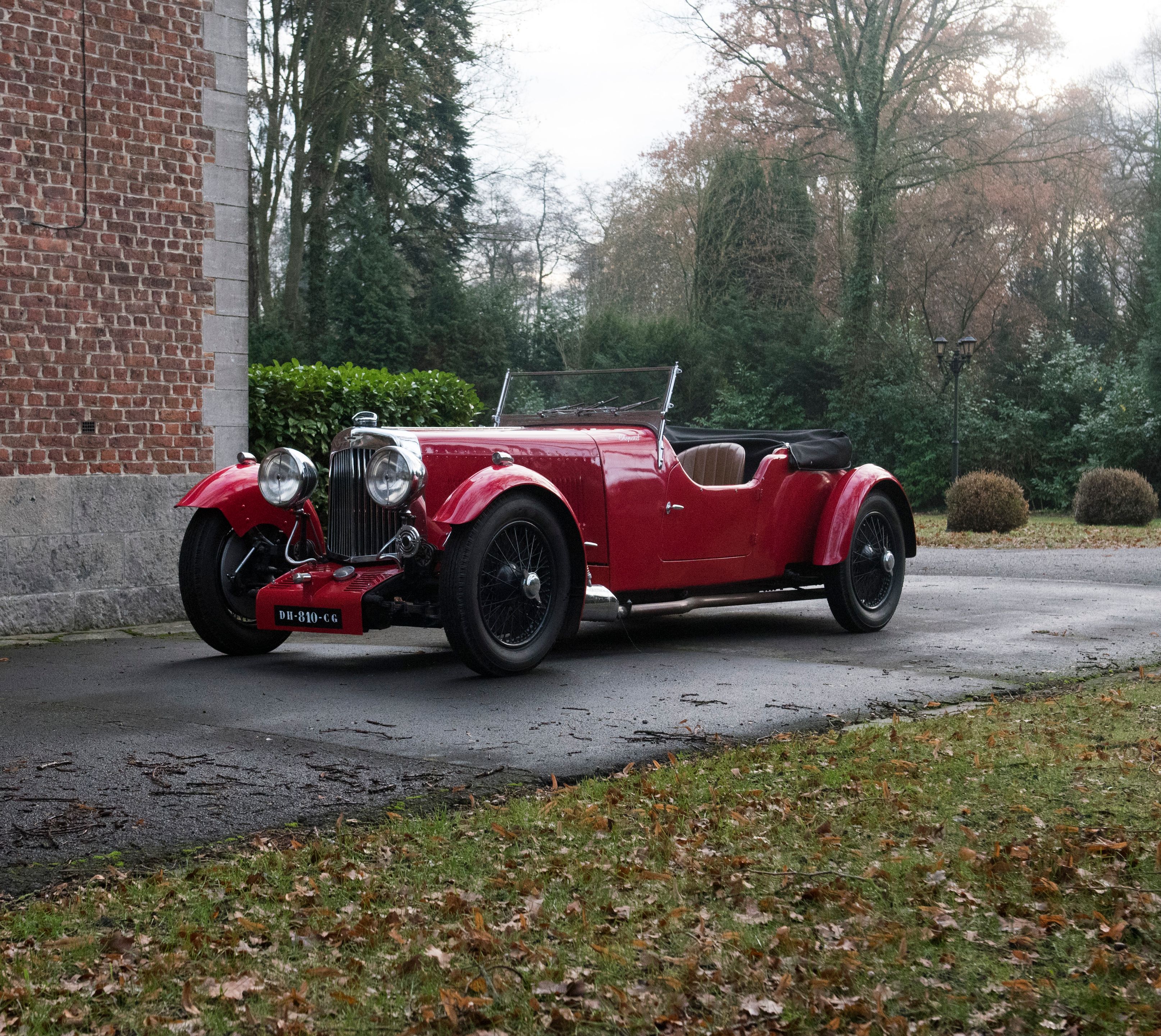 https://images1.bonhams.com/image?src=Images/live/2018-12/18/24832677-1-28.jpg