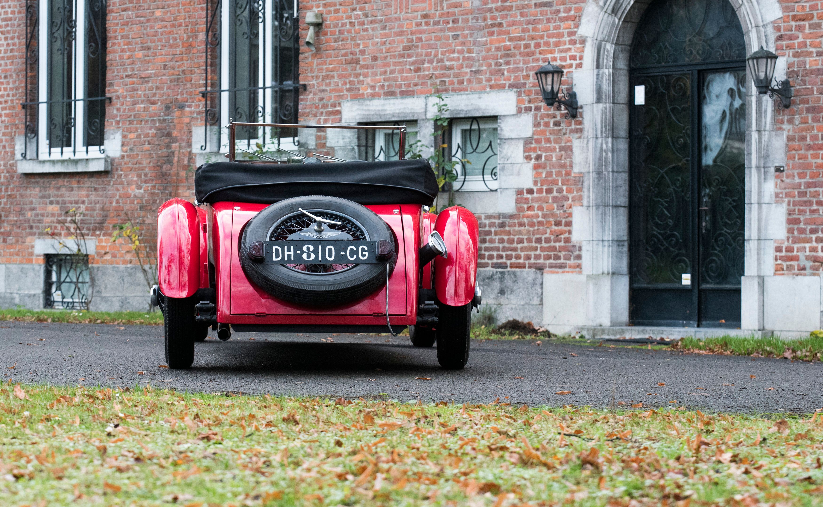 https://images1.bonhams.com/image?src=Images/live/2018-12/18/24832677-1-30.jpg