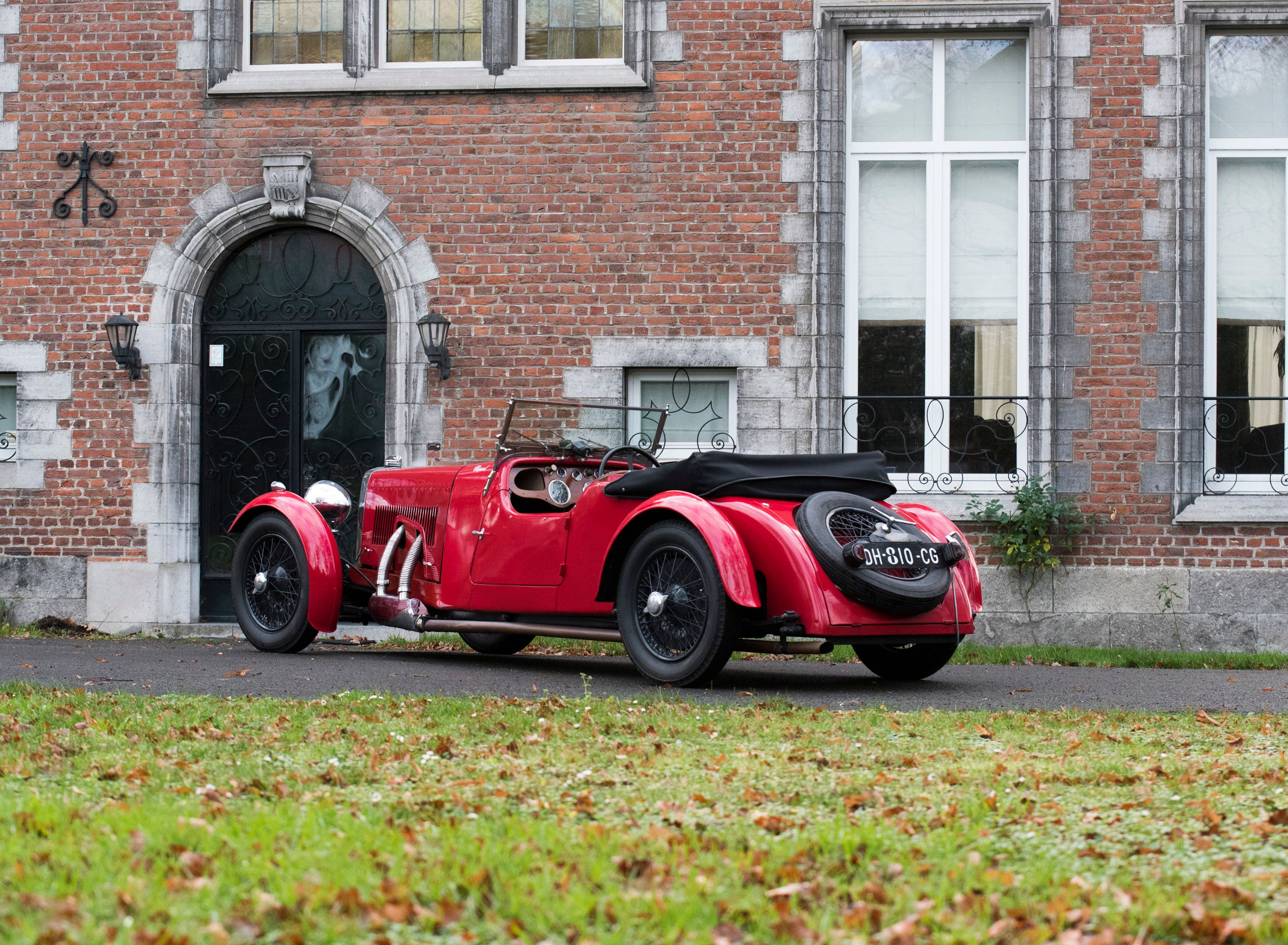 https://images1.bonhams.com/image?src=Images/live/2018-12/18/24832677-1-31.jpg