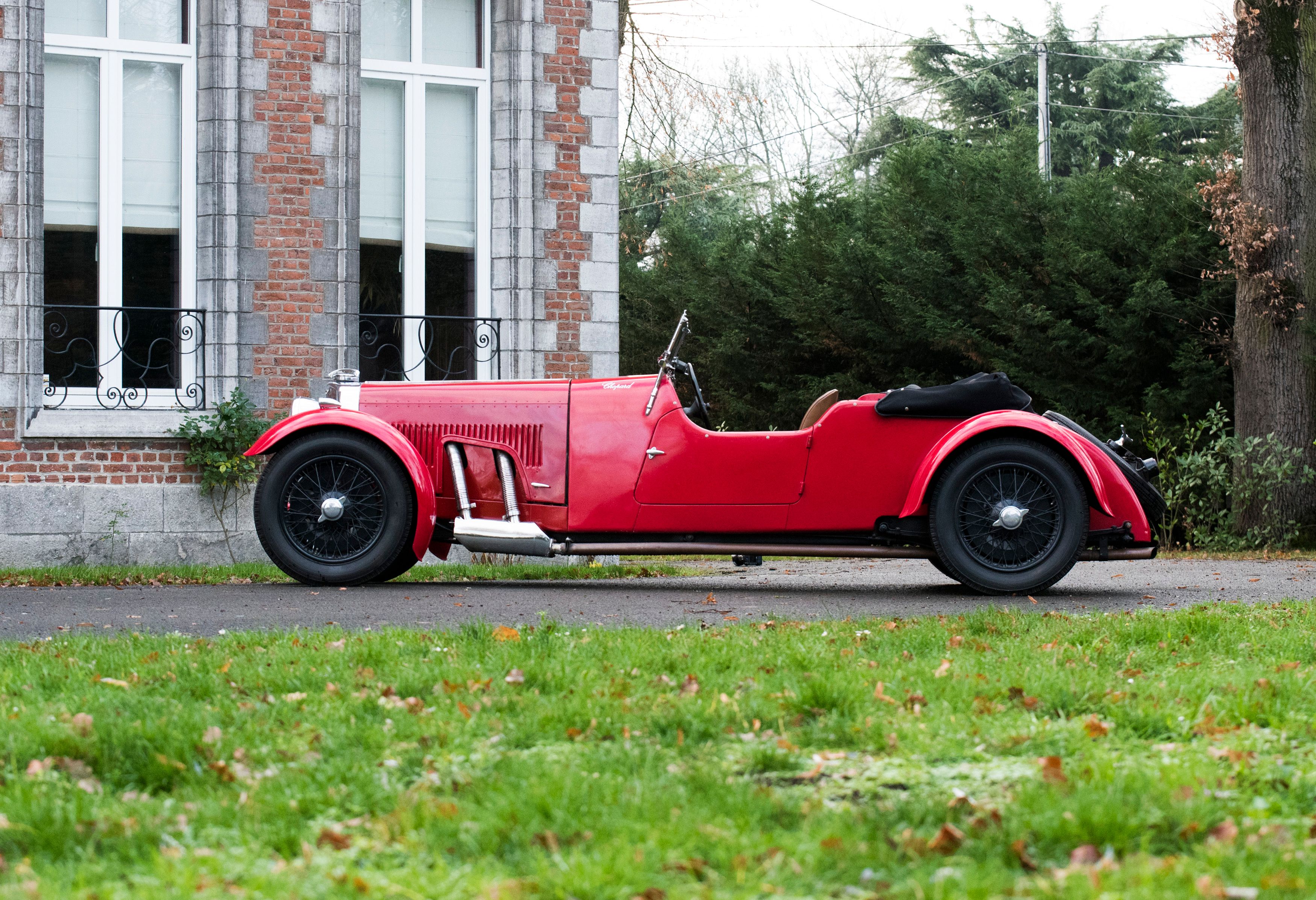 https://images1.bonhams.com/image?src=Images/live/2018-12/18/24832677-1-32.jpg