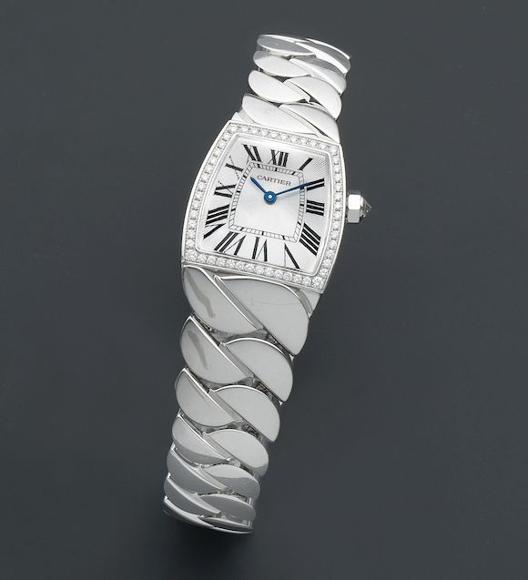 Bonhams A lady's 18K white gold and diamond set quartz