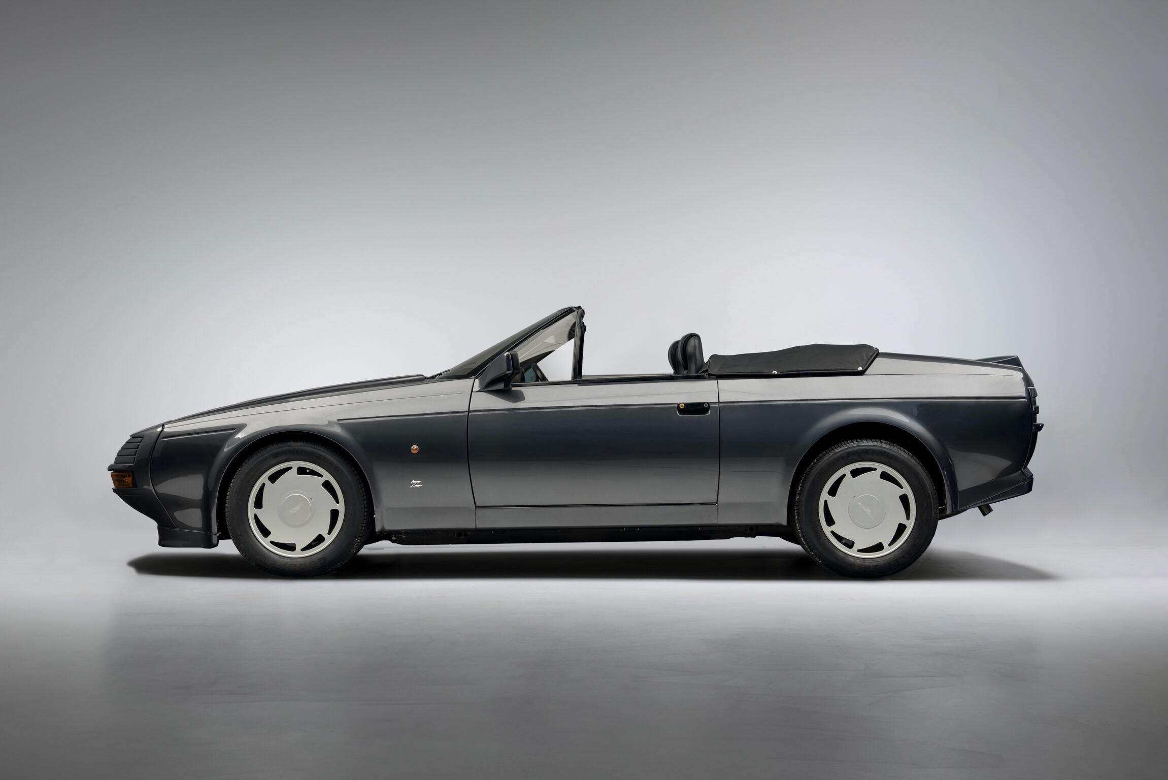 Cult 1/18 アストンマーティン V8 Zagato Spyder Cult 1/18 アストンマーティン V8 Zagato Spyder - メルカリ