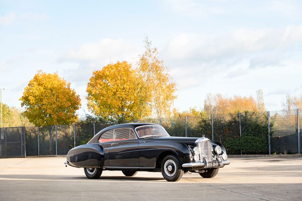 https://images1.bonhams.com/image?src=Images/live/2019-11/18/24938377-4-2.jpg&width=960