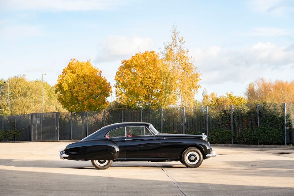 https://images1.bonhams.com/image?src=Images/live/2019-11/18/24938377-4-4.jpg&width=960