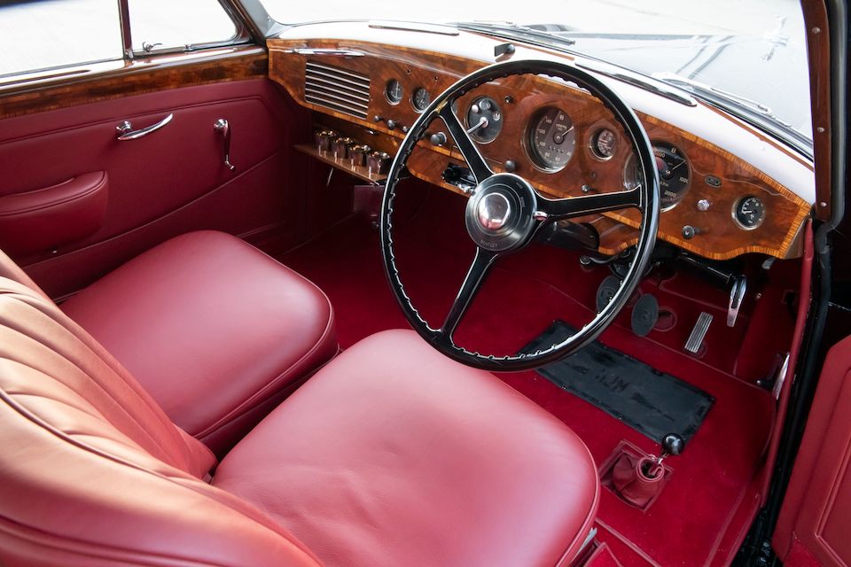 https://images1.bonhams.com/image?src=Images/live/2019-11/18/24938377-4-51.jpg&width=960