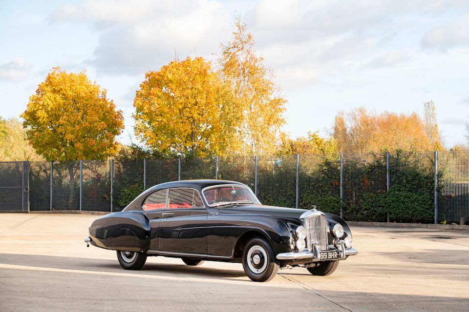 https://images1.bonhams.com/image?src=Images/live/2019-11/18/24938377-4-62.jpg&width=960