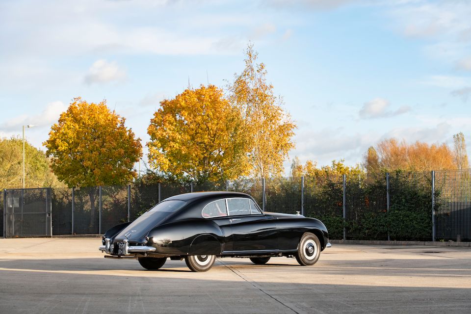https://images1.bonhams.com/image?src=Images/live/2019-11/18/24938377-4-9.jpg&width=960