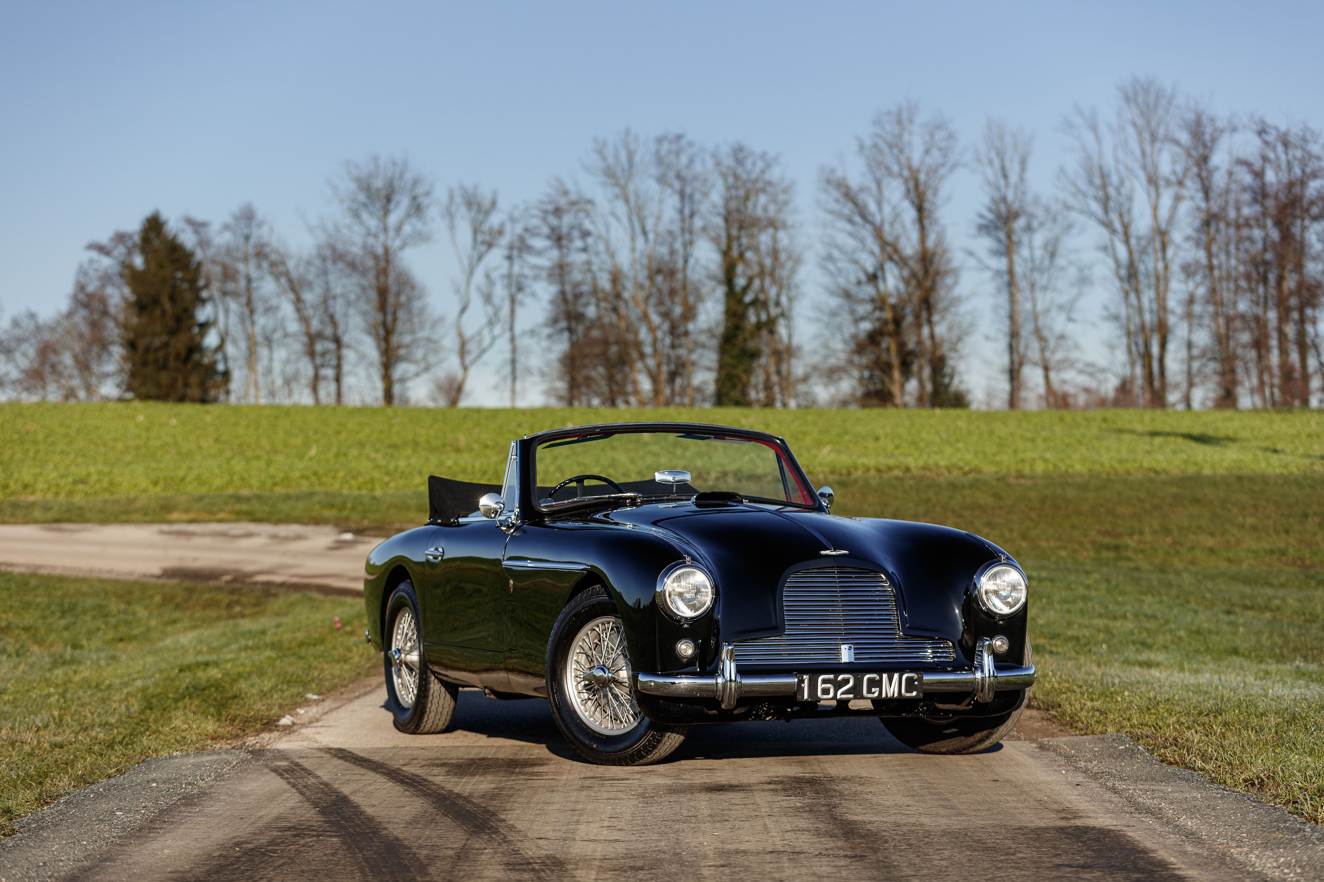 Miniature ASTON MARTIN DB2/4 MkII cabriolet ouvert blanche par Tickford 1955 MATRIX SCALE MODELS MTX40108-061 | Collect World