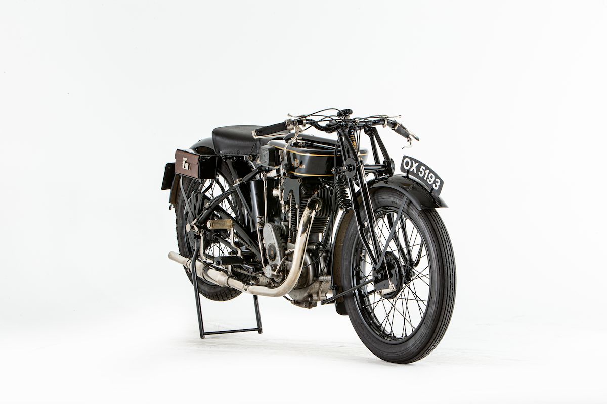 https://images1.bonhams.com/image?src=Images/live/2020-10/15/25013911-32-5.jpg&width=1200