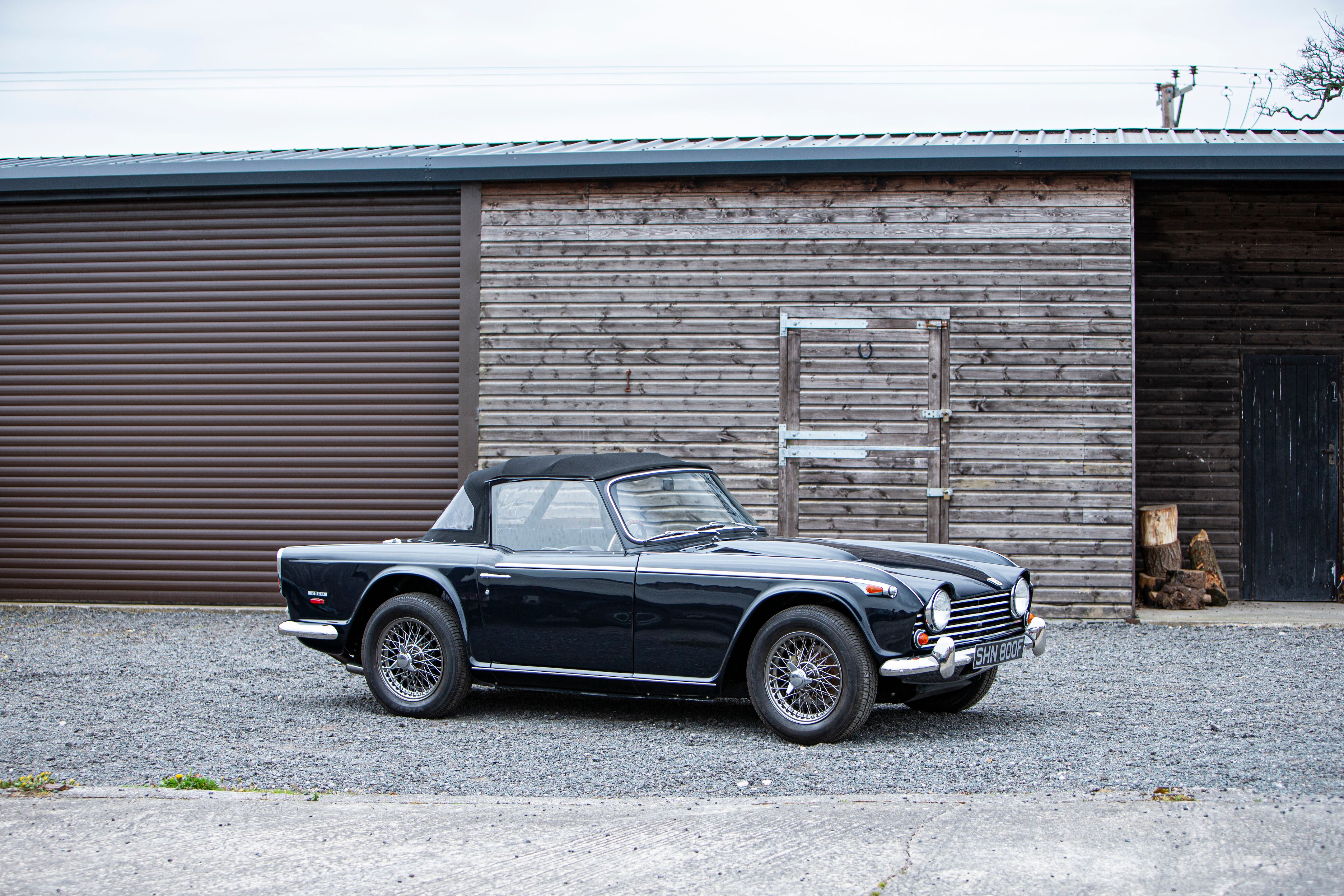 1:43 MATRIX Triumph Tr5 Cabriolet Open 1967 Red MX41902-041