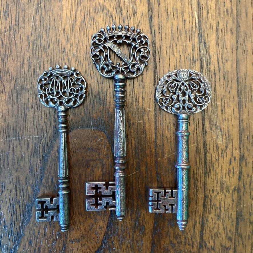 Bonhams : Three fine and rare keys 17th/18th century (3)