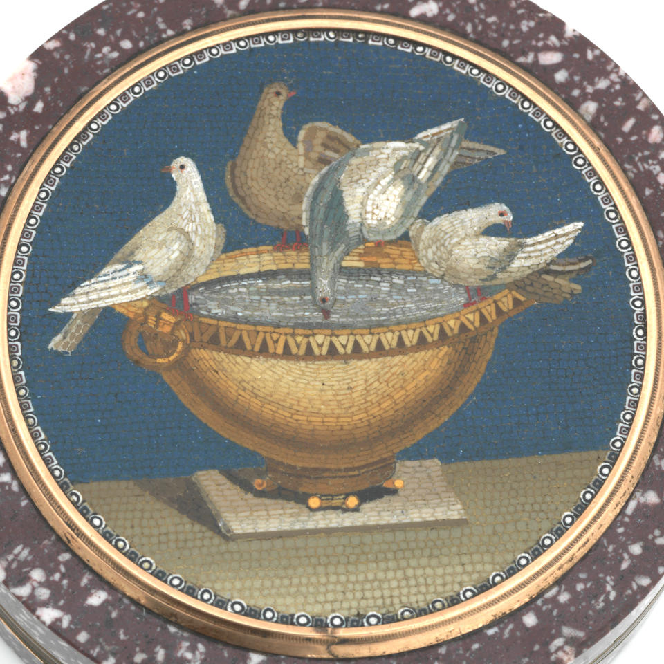 A GOLD-MOUNTED MICRO MOSAIC AND PORPHYRY BOX AND COVER Early 19th century