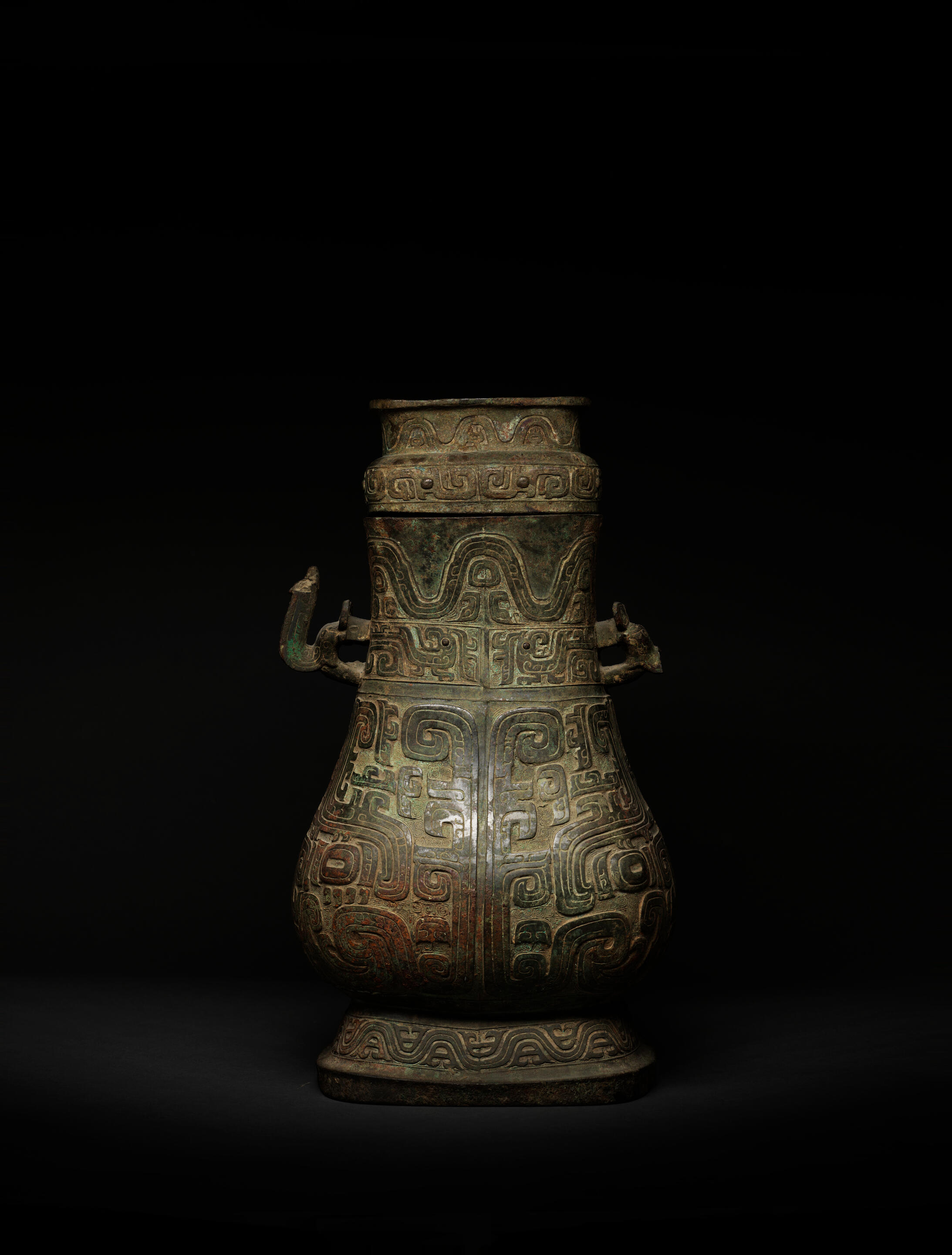Bonhams de Saint Cyr RARE ET IMPORTANT VASE RITUEL COUVERT