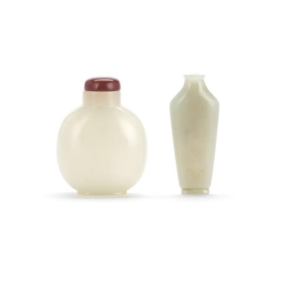 Bonhams : A fine white jade snuff bottle 18th century (2)