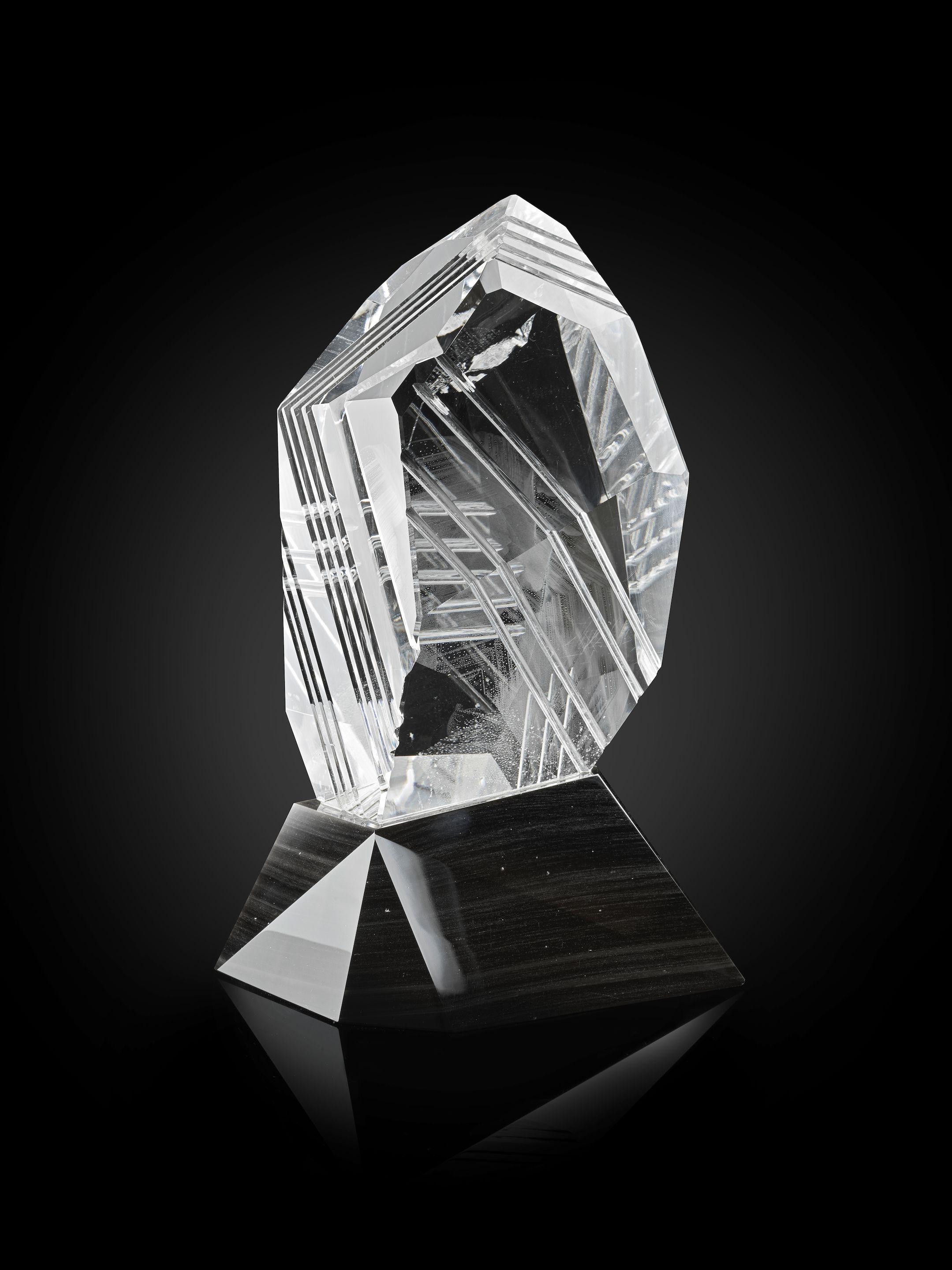 Bonhams : Sculpture en cristal de roche transparent sur socle en ...