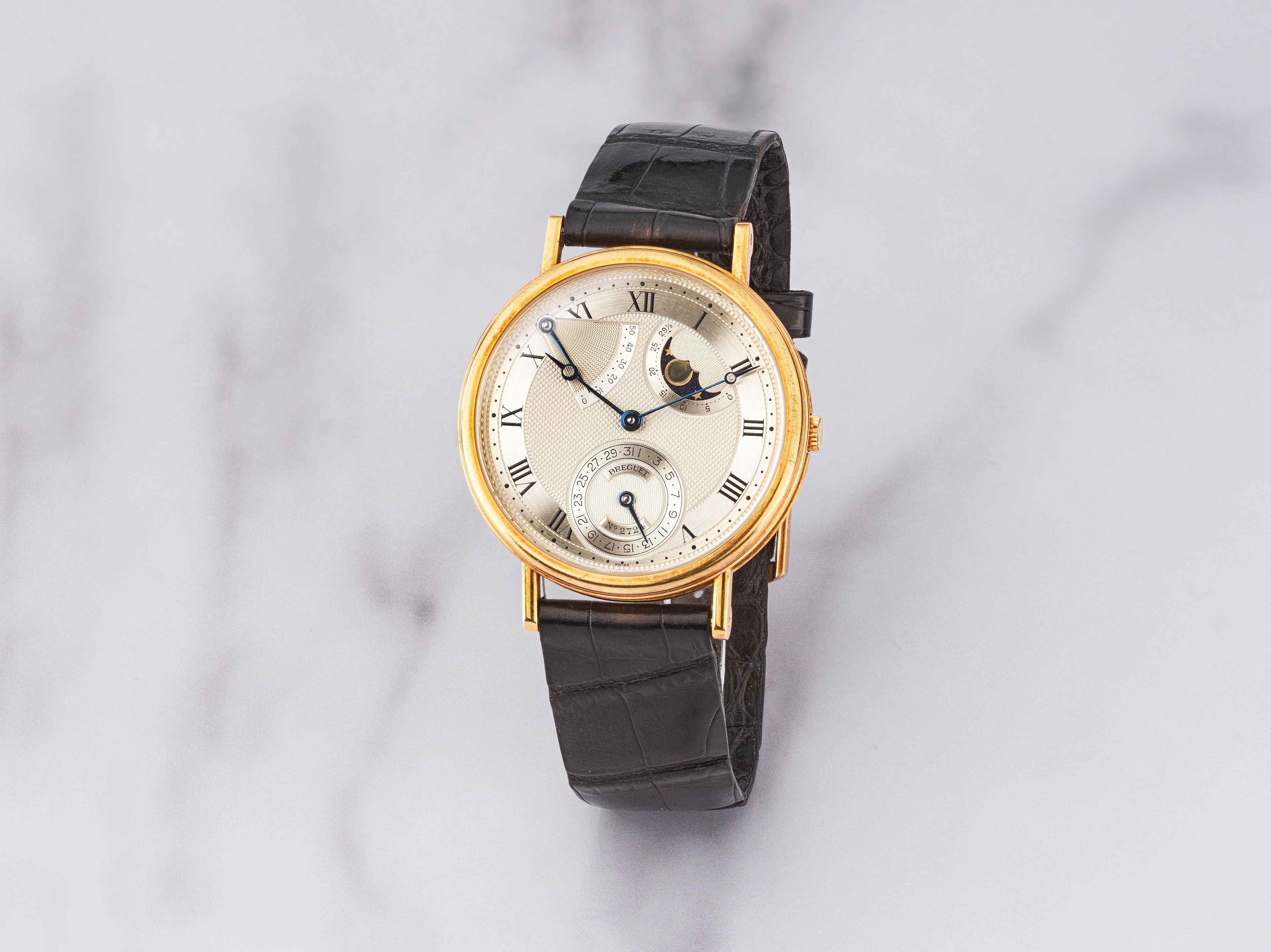 Bonhams Breguet. Montre bracelet en or jaune 18K (750) avec date, phase de lune et réserve de