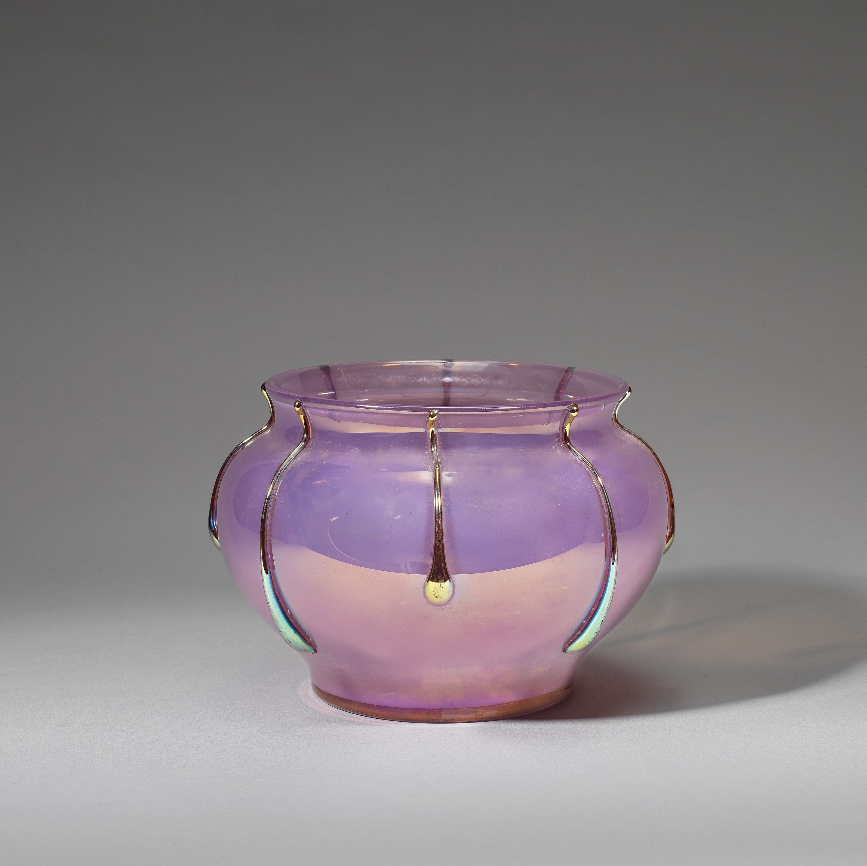 Bonhams : Loetz Pale iridescent glass vase, Ausfuehrung 217, circa 1925