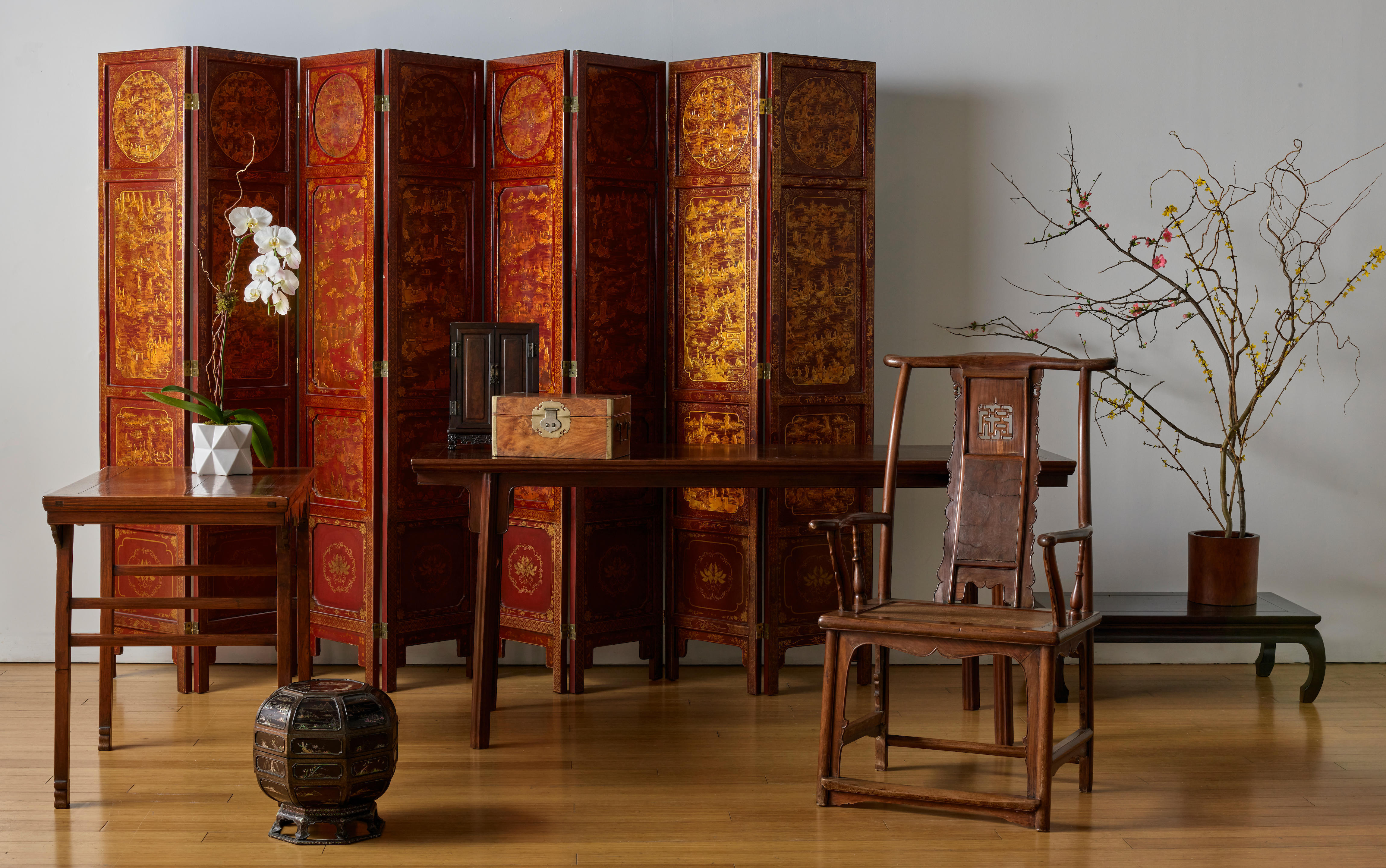 Bonhams : A RARE AND EXCEPTIONAL HUANGHUALI AND HUAMU BAMBOO
