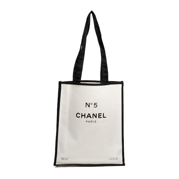 Bonhams Cornette de Saint Cyr : CHANEL, circa 2020. Sac Cabas N5 Chanel