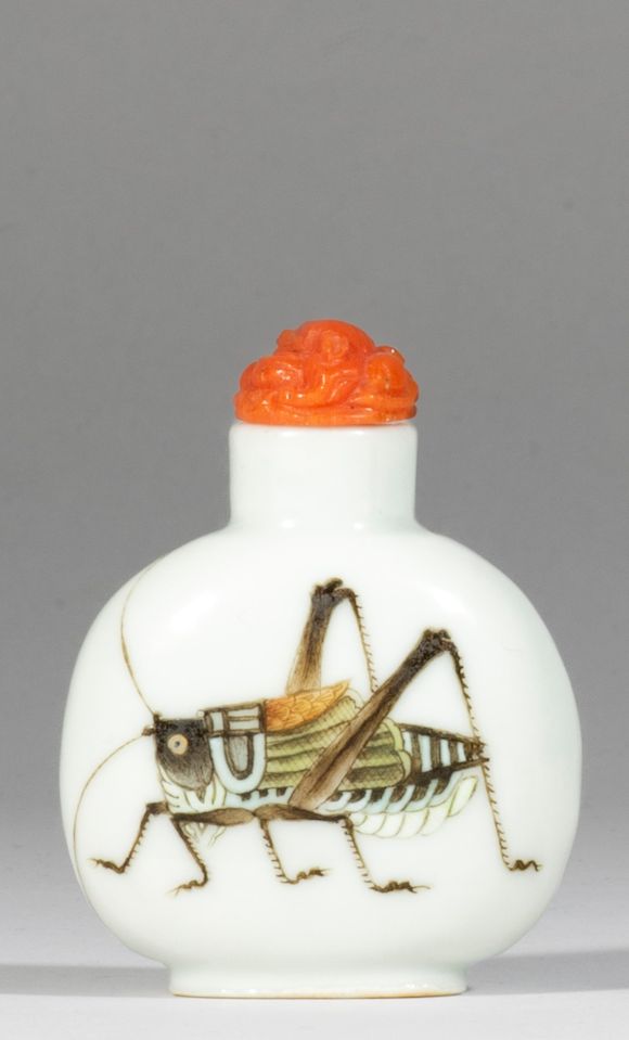 Bonhams de Saint Cyr TABATIÈRE EN PORCELAINE DE LA FAMILLE