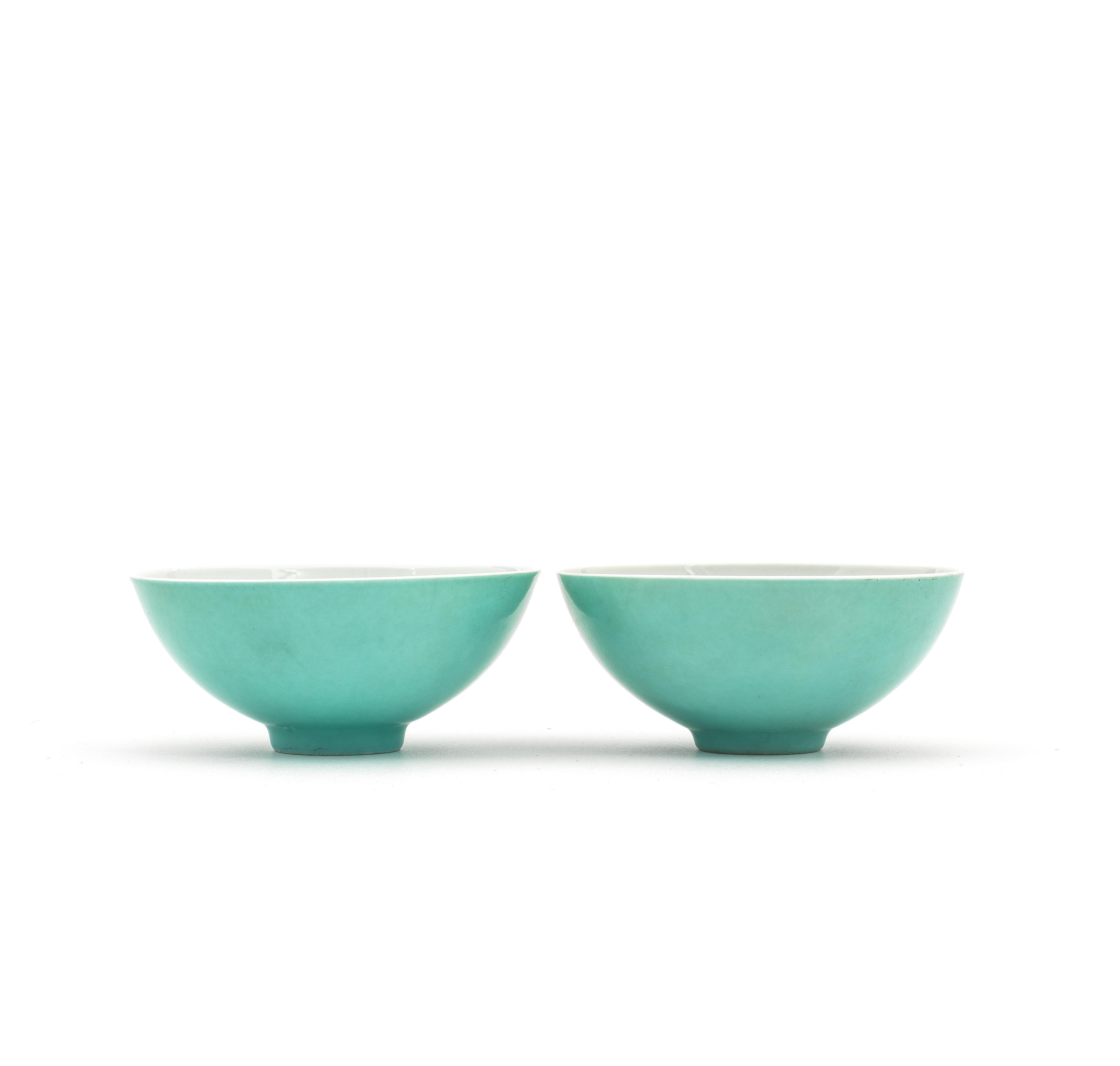 A FINE AND RARE PAIR OF TURQUOISE-ENAMELLED BOWLS