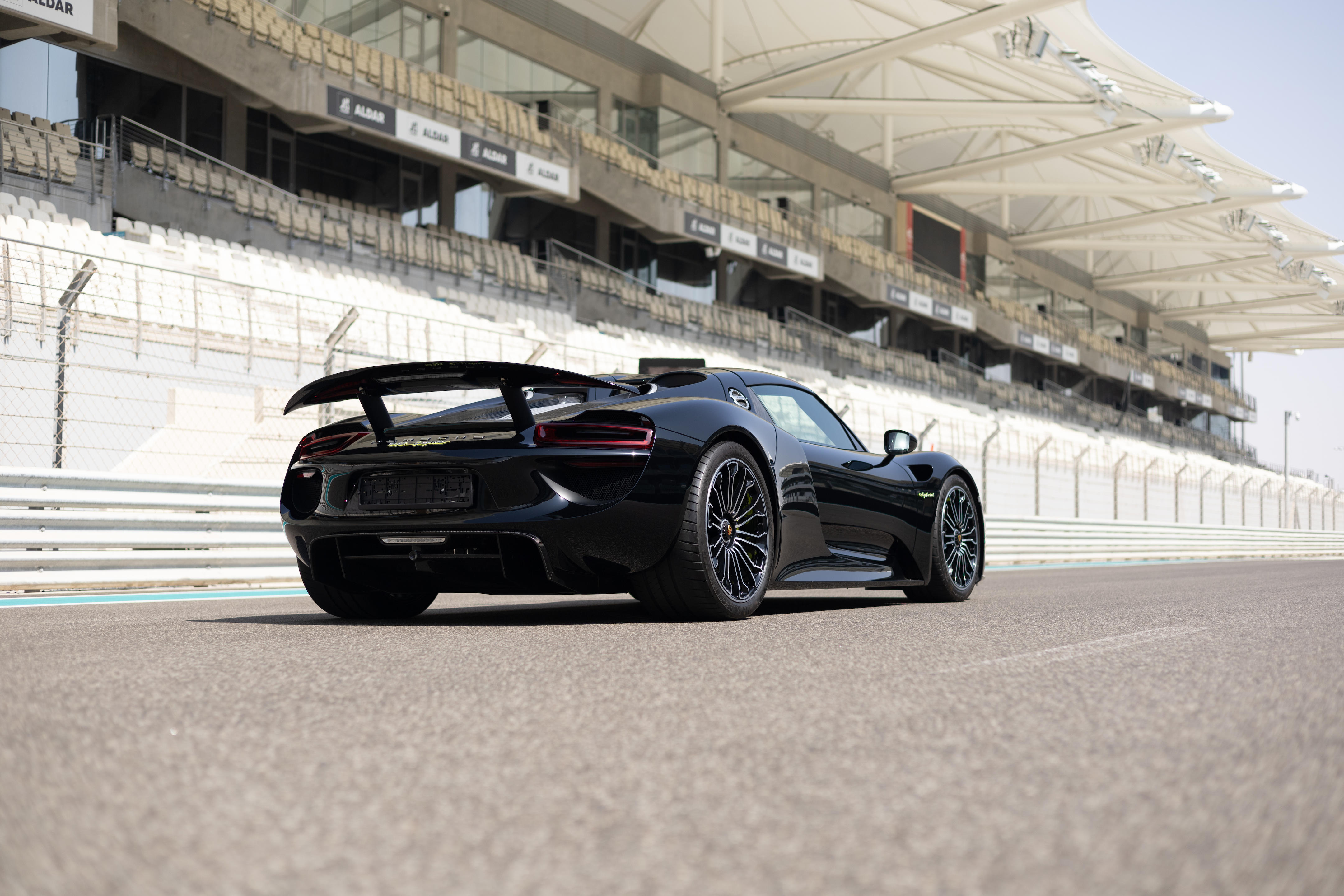 A Pristine Platinum Porsche 918 Spyder With Just 966 Miles Is up for  Auction - Yahoo Sports