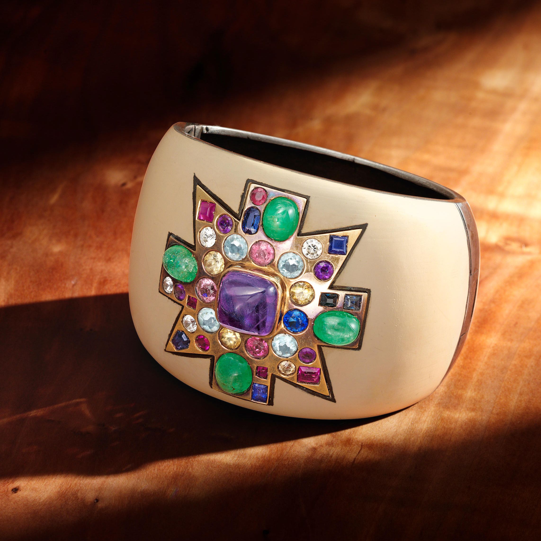 Bonhams : ATTRIBUTED TO CHANEL FOR VERDURA: A GEMSET AND ENAMEL