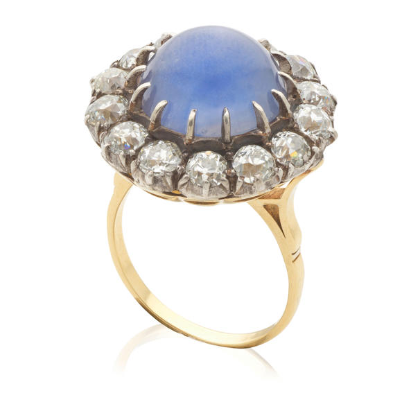 Bonhams Cornette de Saint Cyr : BAGUE SAPHIR ETOILE ET DIAMANTS