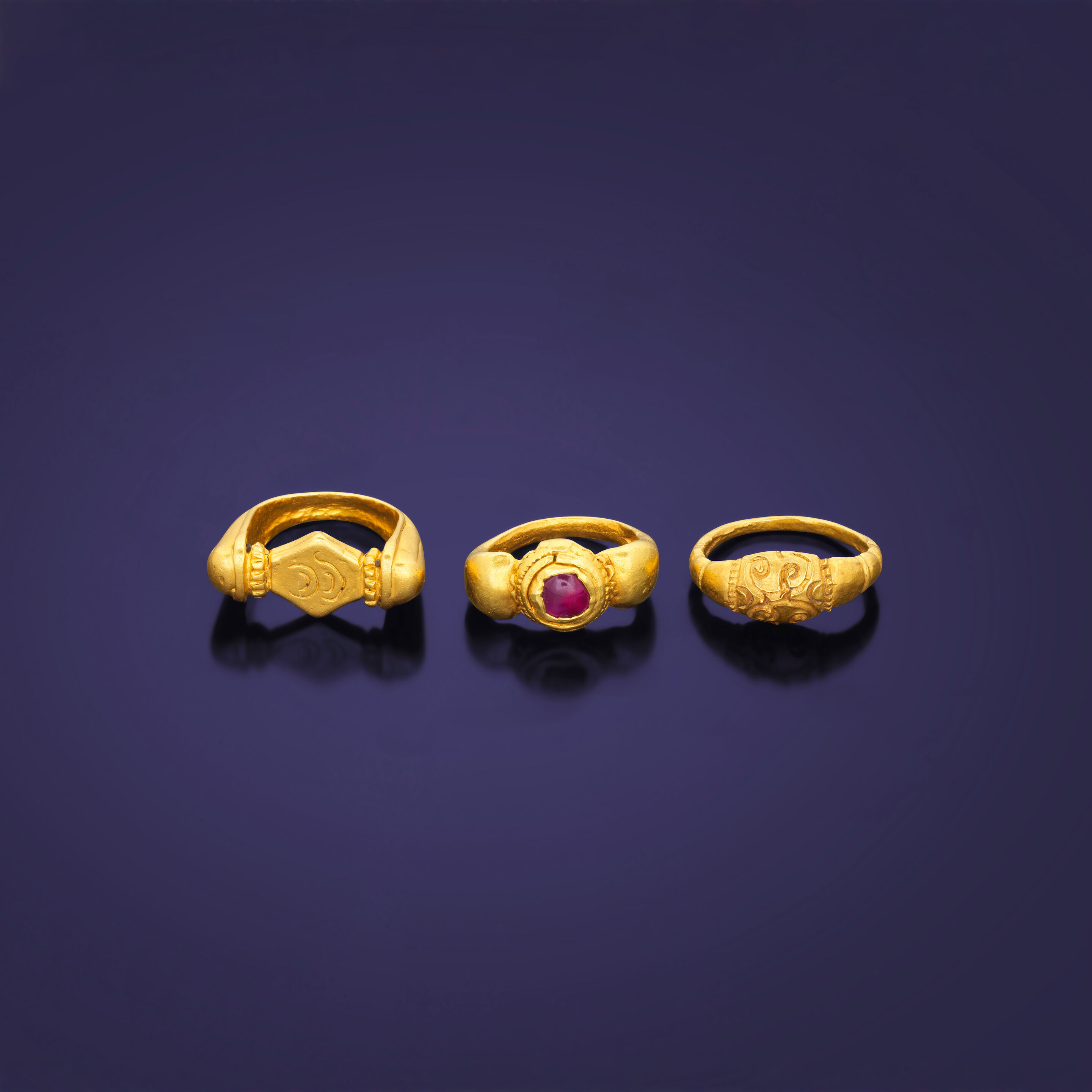 Trois bagues en or
