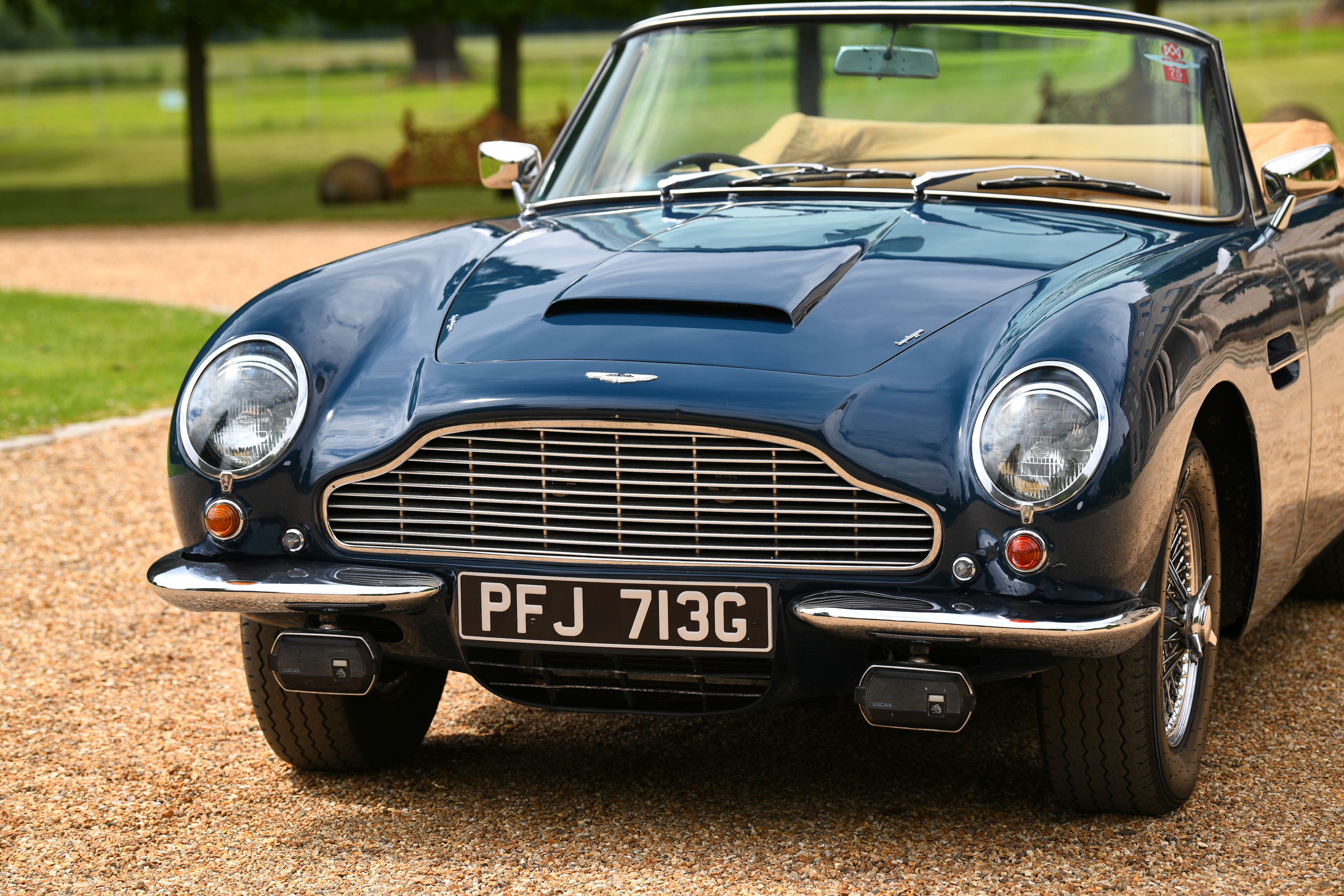 SMTS Model 1/43 CL29/30 Aston Martin DB6 VOLANTE