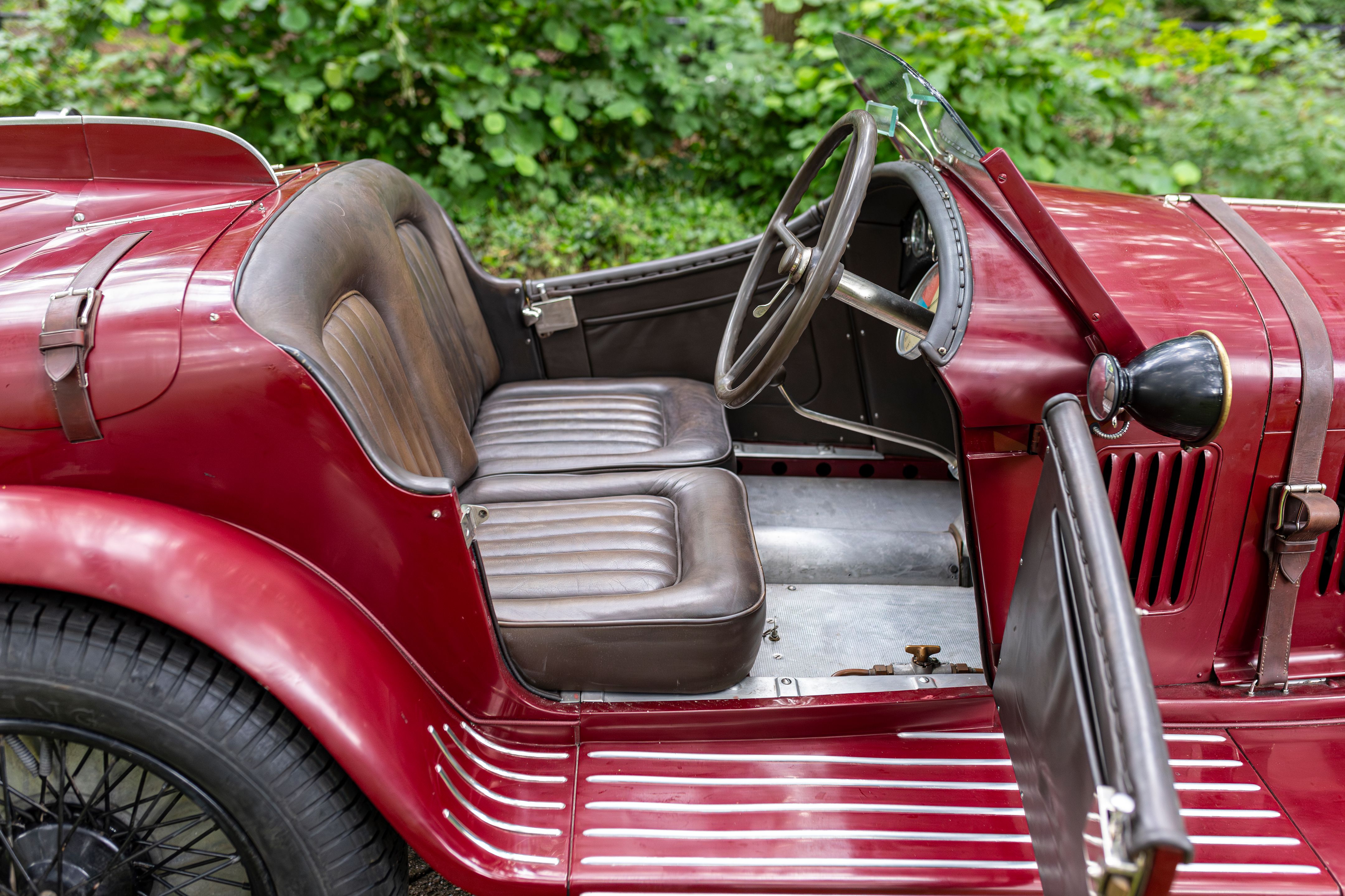 Alfa Romeo 2300 Spider rouge 1:18 Burago (D'occasion) à Vevey pour CHF