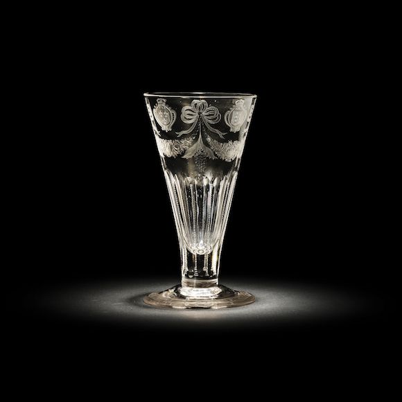 Bonhams de Saint Cyr Verre à vin armorié et gravé