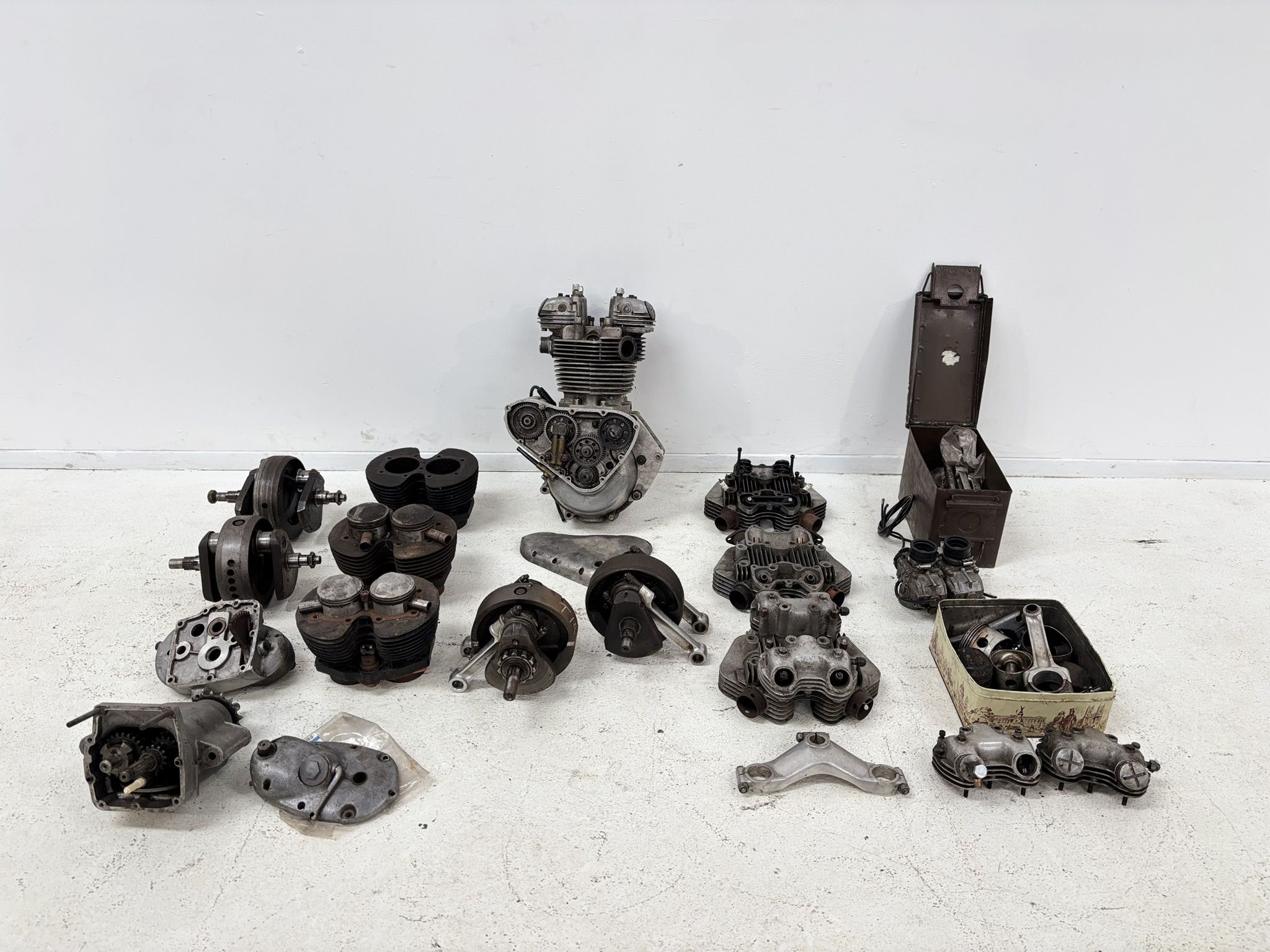 Bonhams Cars : A Triumph pre unit 'racing' engine ((Qty))