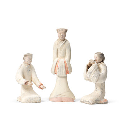 A GROUP OF PAINTED POTTERY FEMALE MUSICIANS Han Dynasty (4)
