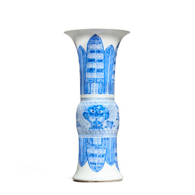 A BLUE AND WHITE VASE, GU Kangxi
